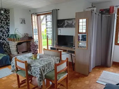 Télévision ou salle de divertissement dans l'établissement Petite maison