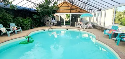Piscine de l'établissement Château de Montmireil ou située à proximité