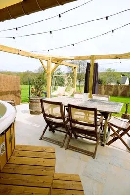 Balcon ou terrasse dans l'établissement Maison de vacances avec SPA