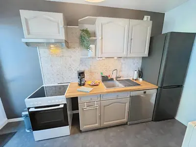 Cuisine ou kitchenette dans l'établissement Appartement à 10 minutes à pied du centre ville avec parking privé et balcon