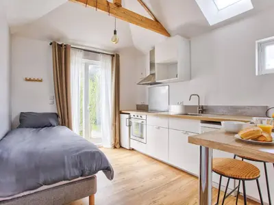 Cuisine ou kitchenette dans l'établissement Maison chaleureuse et lumineuse au cœur de Merville-Franceville-Plage - FR-1-788-64