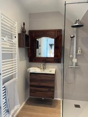 Salle de bains dans l'établissement Chambre Voyage du Domaine de la Belle Verte