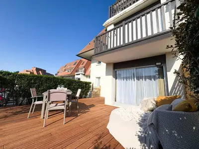 Balcon ou terrasse dans l'établissement Charmant cocon avec terrasse en RDC proche plage