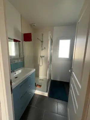 Salle de bains dans l'établissement La P'tite Huguette