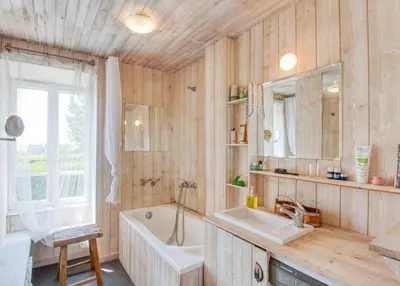 Salle de bains dans l'établissement Charmant cottage normand avec vue panoramique sur la côte de Regnéville