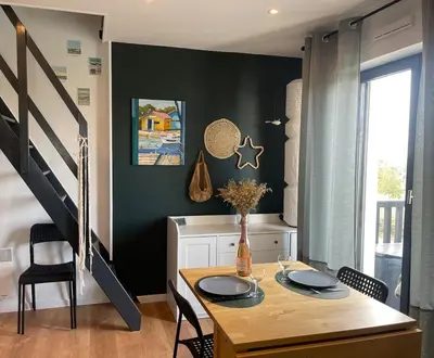 Coin salon dans l'établissement Magnifique appartement avec mezzanine prés Thalasso