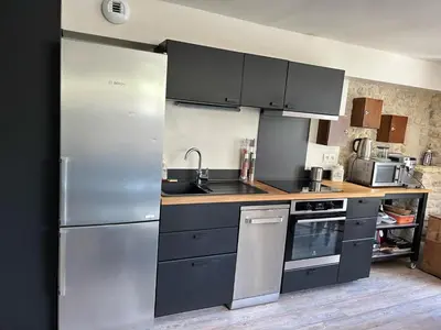 Cuisine ou kitchenette dans l'établissement Appartement à 2 pas de la mer et du casino