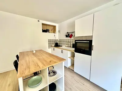 Cuisine ou kitchenette dans l'établissement La maison de Joséphine, à 200m de la plage