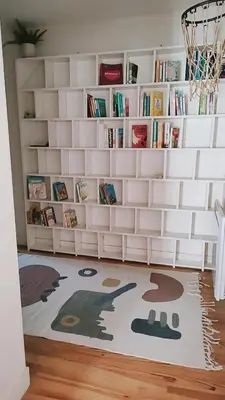 Bibliothèque dans la maison de vacances