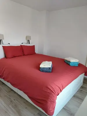 Un ou plusieurs lits dans un hébergement de l'établissement Appartement neuf, calme et ensoleillé