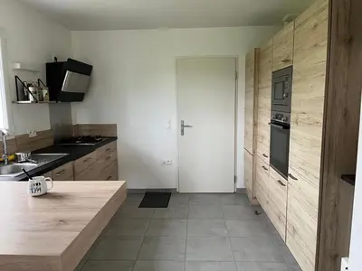 Cuisine ou kitchenette dans l'établissement Maison