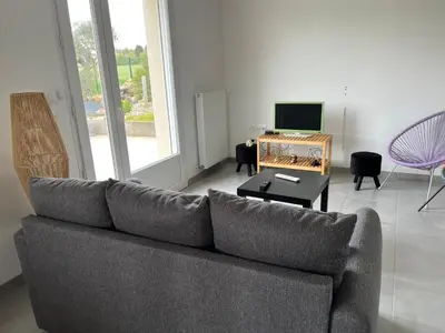 Télévision ou salle de divertissement dans l'établissement Maison