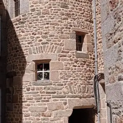 Cour historique La cour des trois rois 1