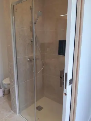 Salle de bains dans l'établissement Maison de charme face au Canal