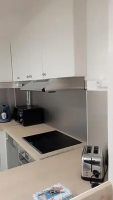 Cuisine ou kitchenette dans l'établissement La Marinière, appartement avec garage, 2 étoiles à 100m de la mer