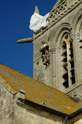 Plan de l'établissement Chambre indépendante avec vue sur mer et marais du littoral, Salle de bain et WC privatifs , kitchenette et terrasse partagées