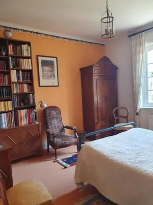 Bibliothèque dans l'appartement