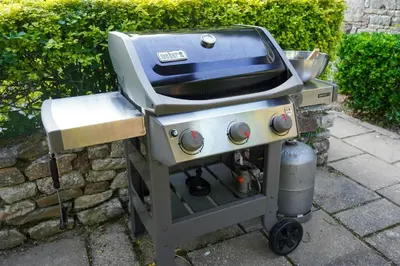 Barbecue disponible mis à disposition des clients de la maison de vacances