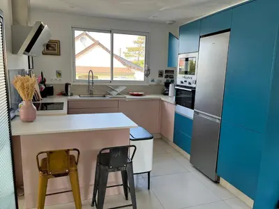 Cuisine ou kitchenette dans l'établissement Colora Cottage - A 100 m de la plage
