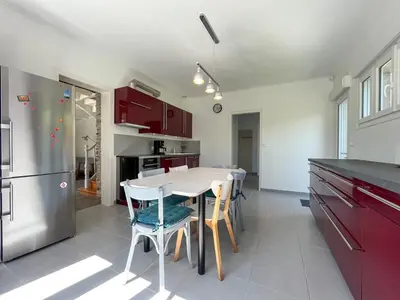 Cuisine ou kitchenette dans l'établissement Gîte à proximité de la plage du Rozel et du GR 223
