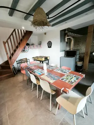 Cuisine ou kitchenette dans l'établissement GITE A THEME D-DAY - situé à 15mn d'Omaha Beach - Animaux OK - Terrain clos - Aucuns voisins - WIFI