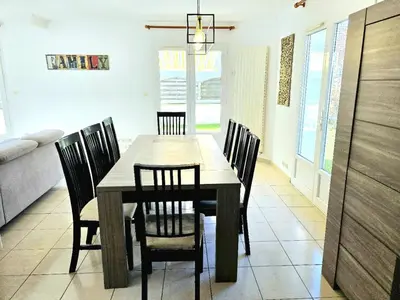 Coin salon dans l'établissement Maison Familiale & Confortable proche Plage