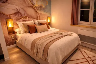 Un ou plusieurs lits dans un hébergement de l'établissement MRODBNB - Escapade Romantique - Appart Neuf- 25m Plage & Resto - Ciné - Popcorn - Ciel de Pluie XXL