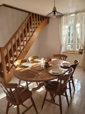 Coin salon dans l'établissement Maison de campagne normande et accueil chevaux