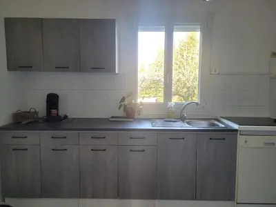 Cuisine ou kitchenette dans l'établissement Maison de campagne normande et accueil chevaux