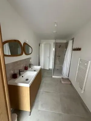 Salle de bains dans l'établissement Les Libérateurs