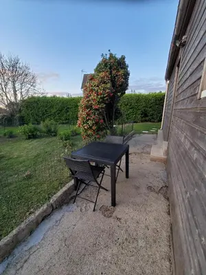 Jardin de l'établissement L'Évasion Maison typique de mineur