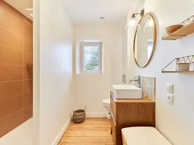 Salle de bains dans l'établissement Holiday Home l'Ansnevilla by Interhome