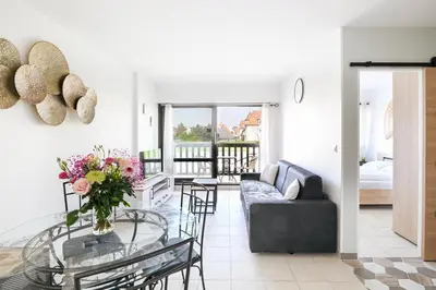 Coin salon dans l'établissement L'Ancre Normande - 7min à pied de la Plage