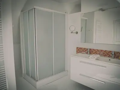 Salle de bains dans l'établissement La Maison Periot