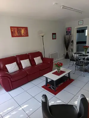 Coin salon dans l'établissement Gîte de la mouette
