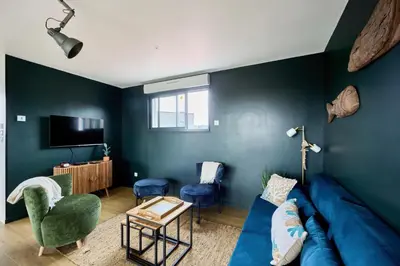 Télévision ou salle de divertissement dans l'établissement La Côte des îles - à 600m de la plage