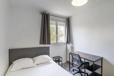 Un ou plusieurs lits dans un hébergement de l'établissement Spacieux Appartement 4 Chambres