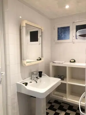 Salle de bains dans l'établissement Appartement Coutain face Mer