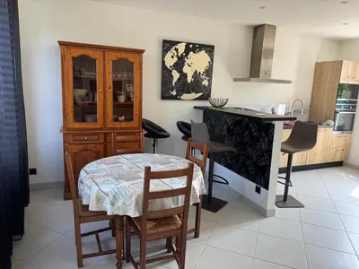 Cuisine ou kitchenette dans l'établissement Maison