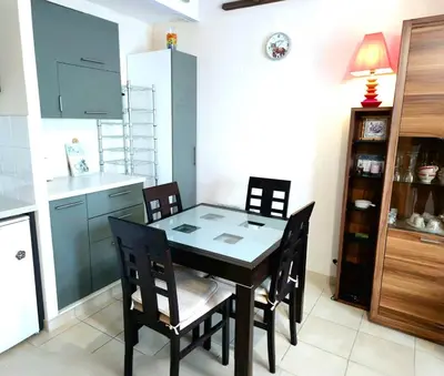 Cuisine ou kitchenette dans l'établissement Bel Appartement à RIVA BELLA - Parking Privé