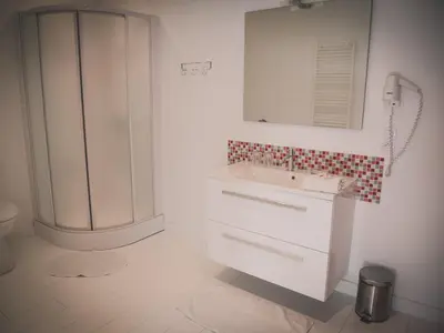 Salle de bains dans l'établissement La Pomme Rouge