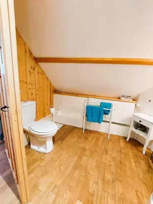 Salle de bains dans l'établissement Escapade nature à deux dans un gîte cosy bordé d'un parc arboré