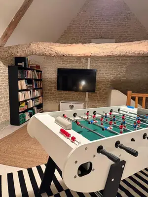 Télévision ou salle de divertissement dans l'établissement Le Nid de Plumetot - Maison de Charme en Normandie