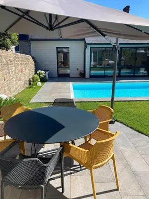 Piscine de l'établissement Jolie Maison avec piscine, proche Mt St Michel ou située à proximité