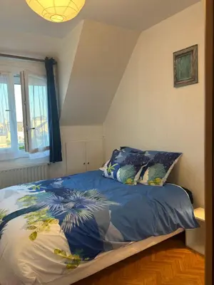 Un ou plusieurs lits dans un hébergement de l'établissement Appartement 2 minutes de la plage