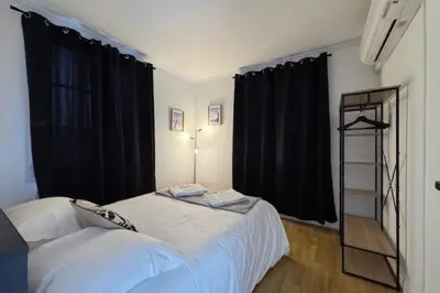 Un ou plusieurs lits dans un hébergement de l'établissement Central apartment with balcony - castle view