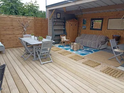 Terrasse ou espace extérieur de l'établissement Le petit Préau 10 min plages