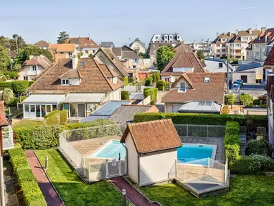 Piscine de l'établissement Appartement lumineux avec balcon et piscine pour 5 personnes - FR-1-788-67 ou située à proximité