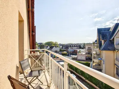 Balcon ou terrasse dans l'établissement Appartement lumineux avec balcon et piscine pour 5 personnes - FR-1-788-67