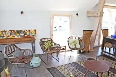 Coin salon dans l'établissement Chambre double Minquiers dans une maison, au calme sur le GR223